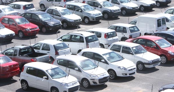 Carros novos – pátio – Fiat 2015 (EM) – Só Notícias