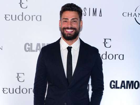 Cauã Reymond, atualmente na novela A Regra do Jogo, e nos cinemas