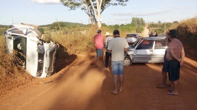 Estrada de terra nem sempre é trilha: respeite às normas e evite acidentes  - 13/01/2017 - UOL Carros