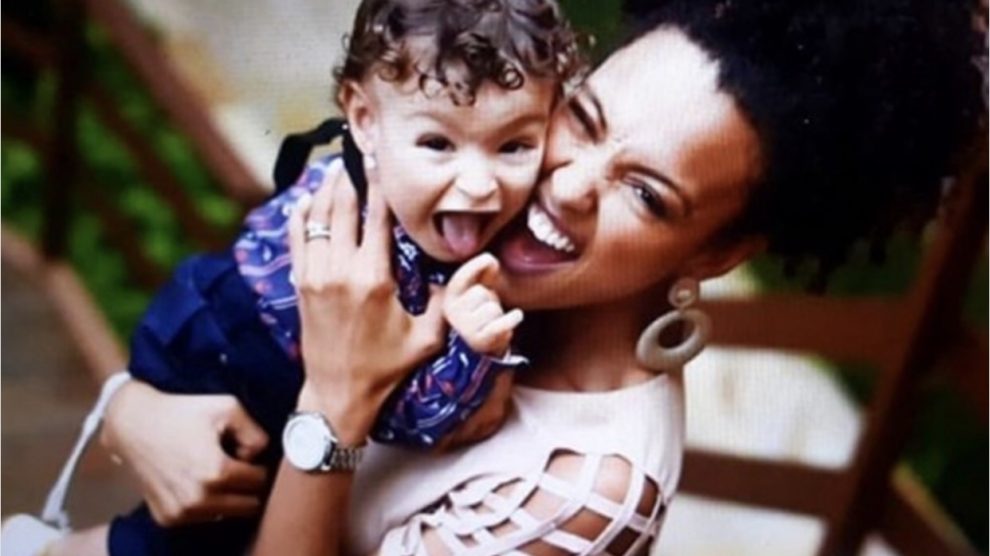 Sheron Menezzes Encanta Em Foto Com O Filho So Noticias Sheron Menezzes Encanta Em Foto Com O Filho So Noticias