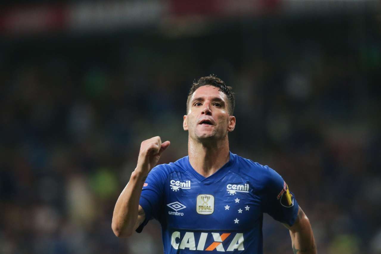 Grêmio envia proposta oficial por Thiago Neves - Só Notícias