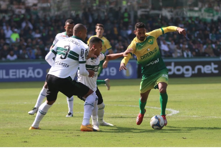 Cuiabá enfrenta Coritiba em jogo atrasado nesta terça-feira na Arena  Pantanal – Só Notícias