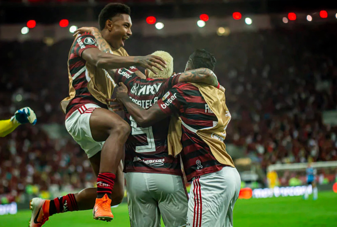 Flamengo massacra o GrÃªmio e pega River na final da