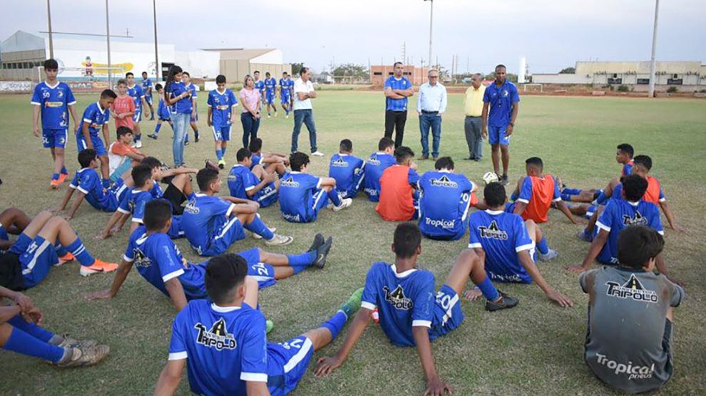 Jovens atletas de projeto esportivo vencem jogo após doação de uniformes  pelo Grupo Hinova – Grupo Hinova