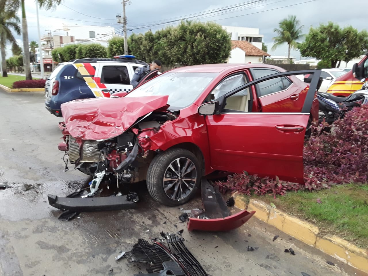 Motoristas ficam feridos em colisão entre carros em Lucas do Rio Verde - Só Notícias