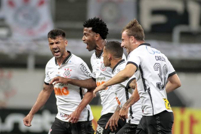 Corinthians arranca empate com o São Paulo e mantém a liderança do  Brasileirão