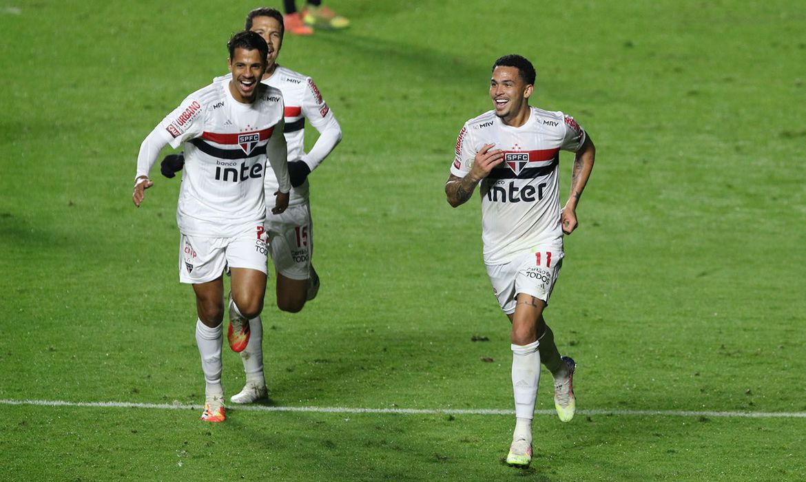 São Paulo vence o Corinthians pelo Campeonato Paulista Feminino e encosta  na liderança - Lance!