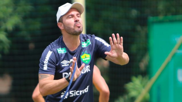 Allan improvisa Cuiabá para enfrentar líder Chapecoense hoje na Série B