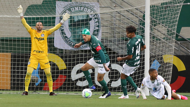 City usa titulares, leva gol no fim e empata último jogo antes do Mundial