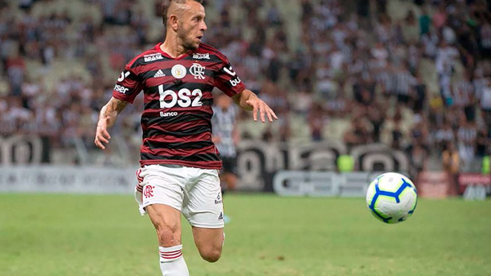 Flamengo acerta a contratação do lateral-direito Isla, diz jornalista  italiano - Super Rádio Tupi