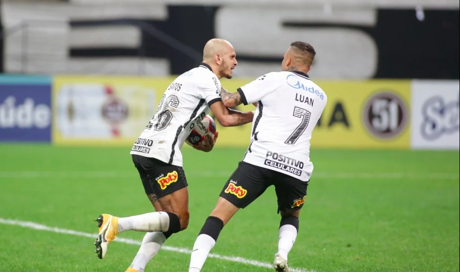 Corinthians vence o Grêmio com gol de Jô e embala no Brasileirão