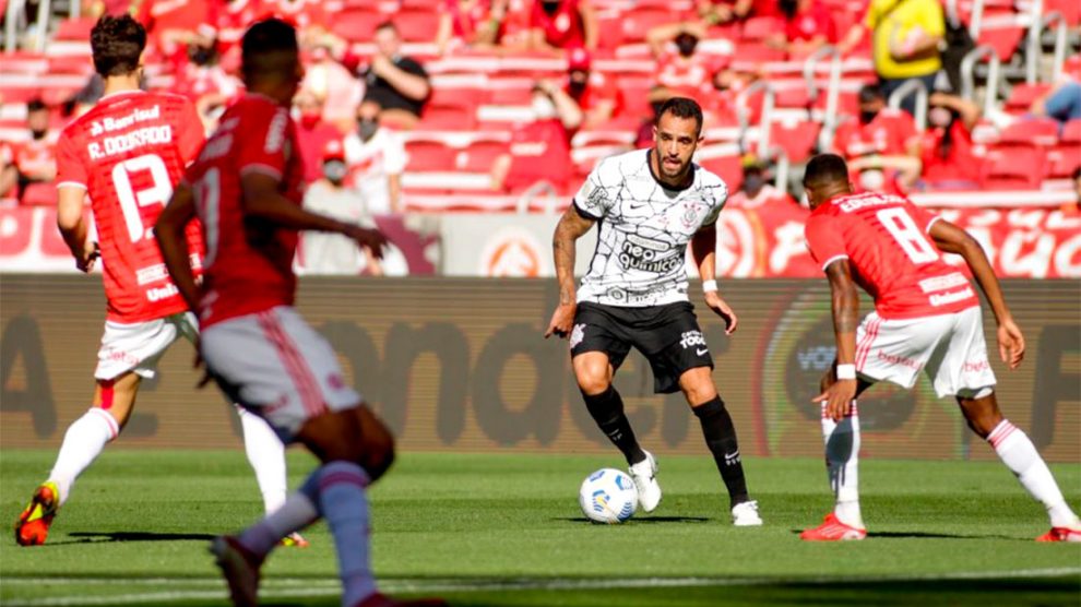 Nos acréscimos, Corinthians leva empate do Internacional pelo