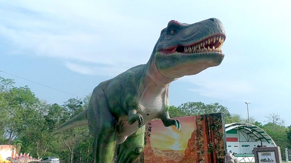 Maior parque de dinossauros em réplicas do Brasil é inaugurado em