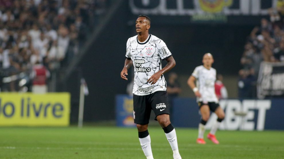 Corinthians sai atrás após gol-relâmpago e busca empate com a