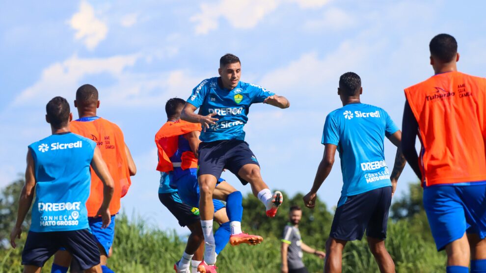 António analisa empate do Cuiabá, reclama do desgaste e valoriza