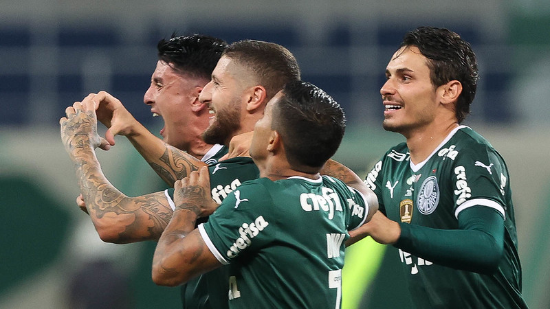 Palmeiras bate Santos com gol nos minutos finais e conquista bi da