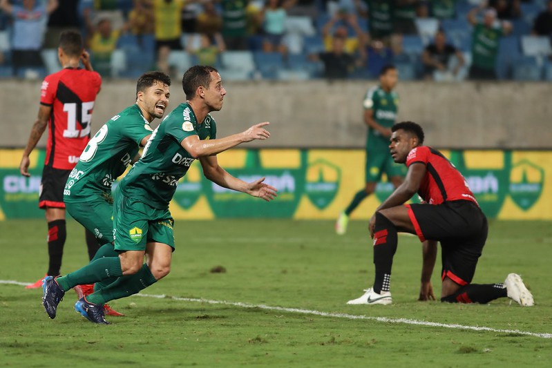 DAC abre venda de ingressos para jogo decisivo de domingo no Douradão