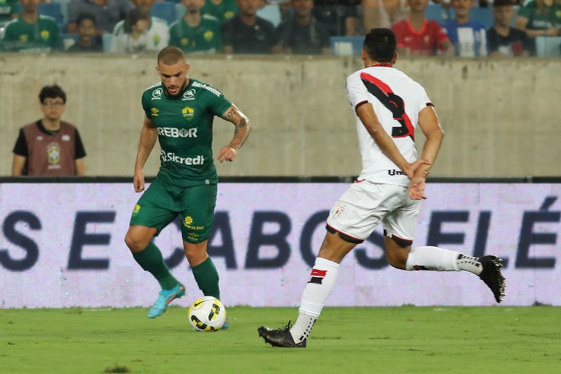 Filme se repete, e Atlético-GO cede empate ao Cuiabá nos minutos finais