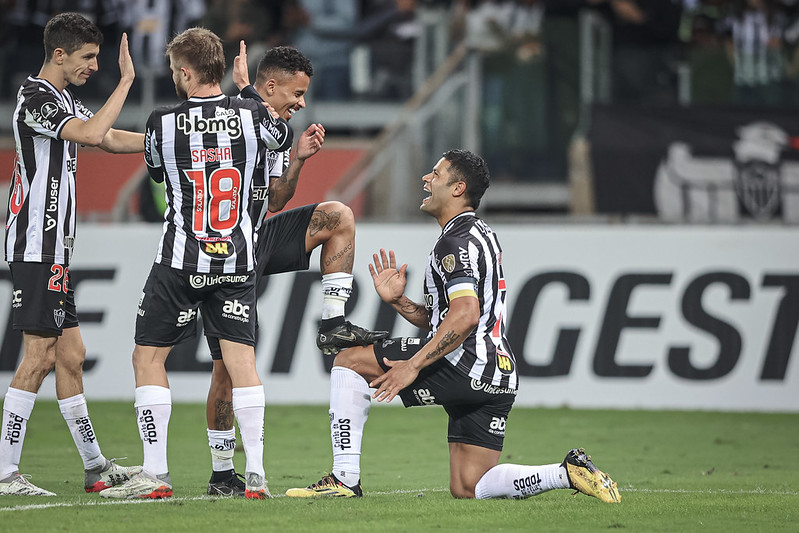 Atlético-MG vence o Bragantino e entra no G6 do Brasileirão