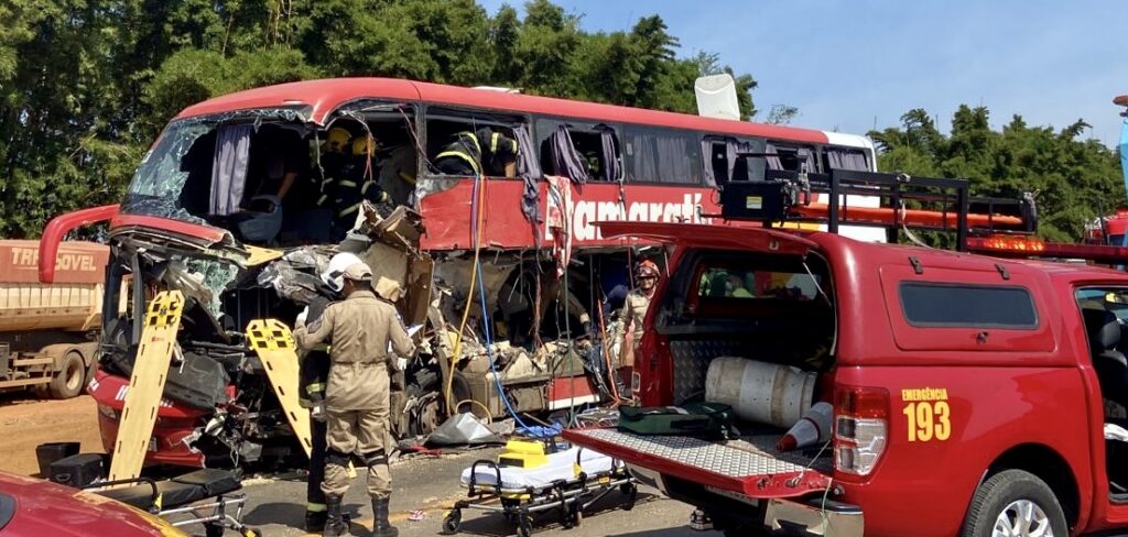 Inspetor diz que causa do acidente com &ocirc;nibus e carreta entre Sinop-Sorriso com 11 mortes &eacute; investigada