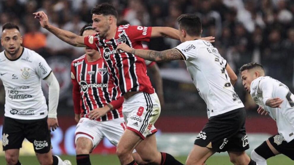 São Paulo sai na frente, Corinthians busca empate e lidera o