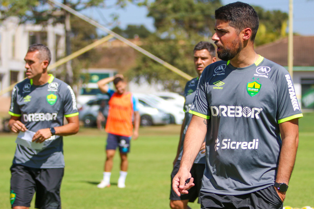 T&Atilde;&copy;cnico Ant&Atilde;&sup3;nio Oliveira comanda primeiro treinamento no Cuiab&Atilde;&iexcl; &acirc; S&Atilde;&sup3;  Not&Atilde;&shy;cias