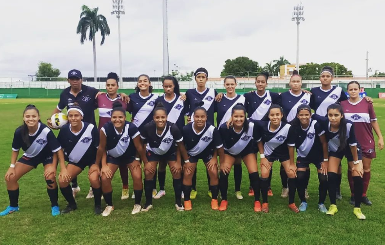 Corinthians chega em Cuiabá sob protesto da torcida; “vamos jogar bola” –  Só Notícias