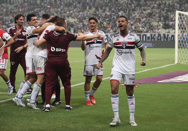 Miranda &Atilde;&copy; expulso, S&Atilde;&pound;o Paulo sofre, mas elimina Am&Atilde;&copy;rica-MG e vai &Atilde;&nbsp; semi da  Copa do Brasil &acirc; S&Atilde;&sup3; Not&Atilde;&shy;cias