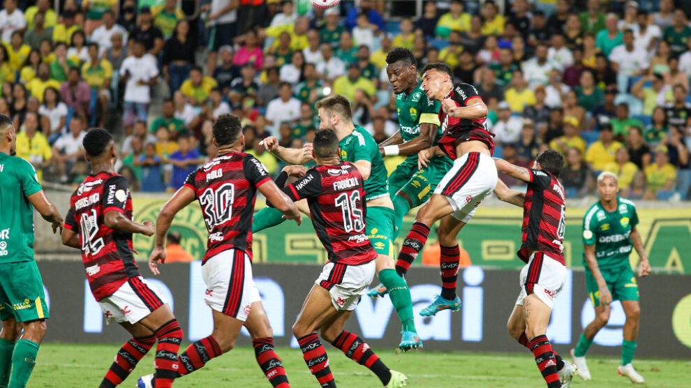 Brasil toma virada da Colômbia e perde a segunda partida seguida