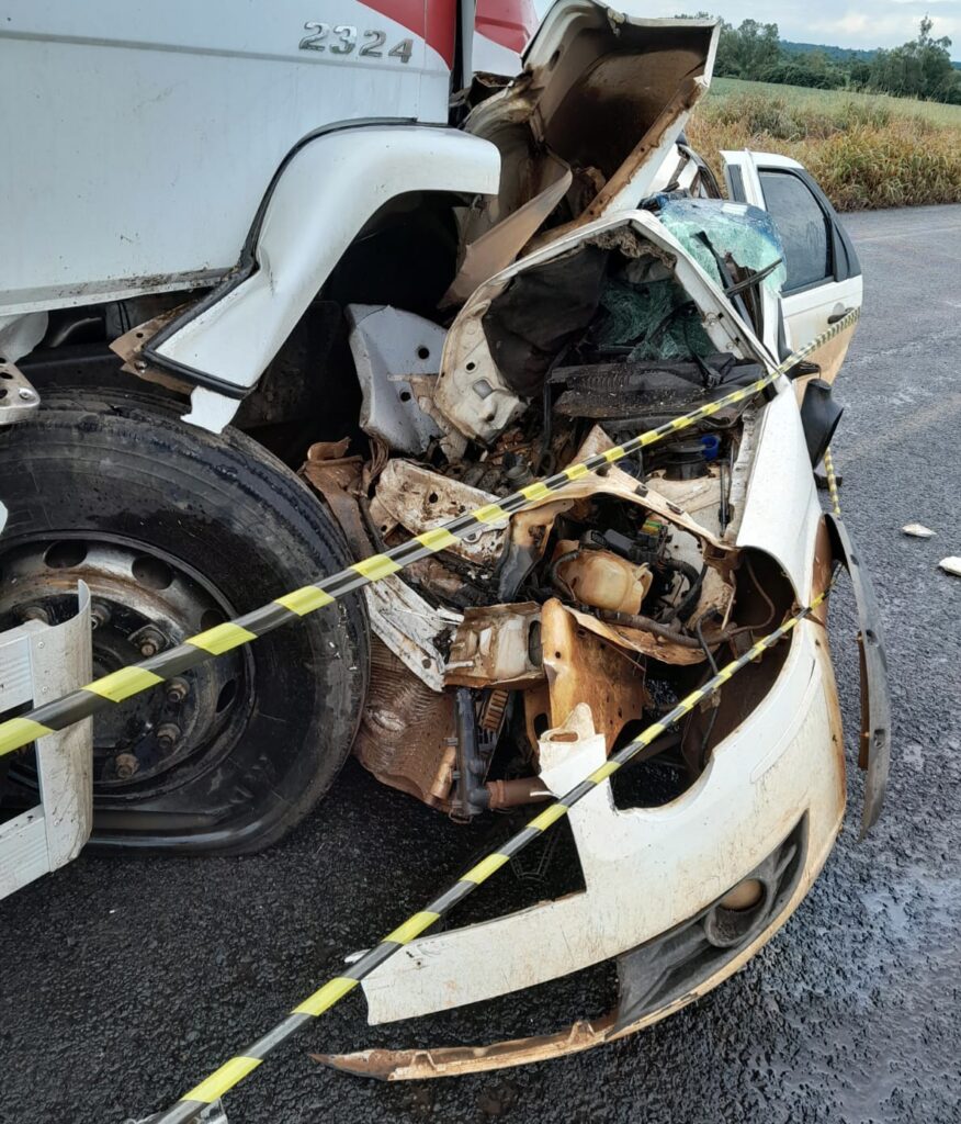 Colisão frontal entre ônibus e carro mata jovem de 24 anos em Erechim