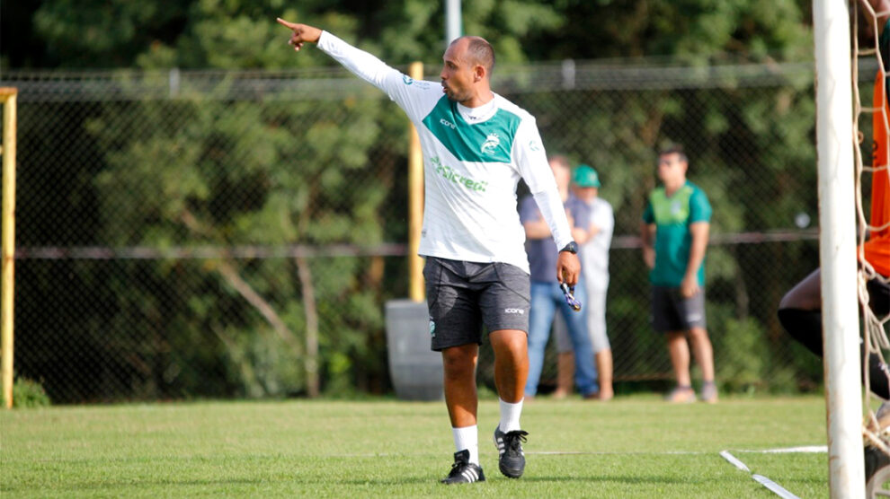 Treinador do Luverdense lamenta derrota de virada nos últimos