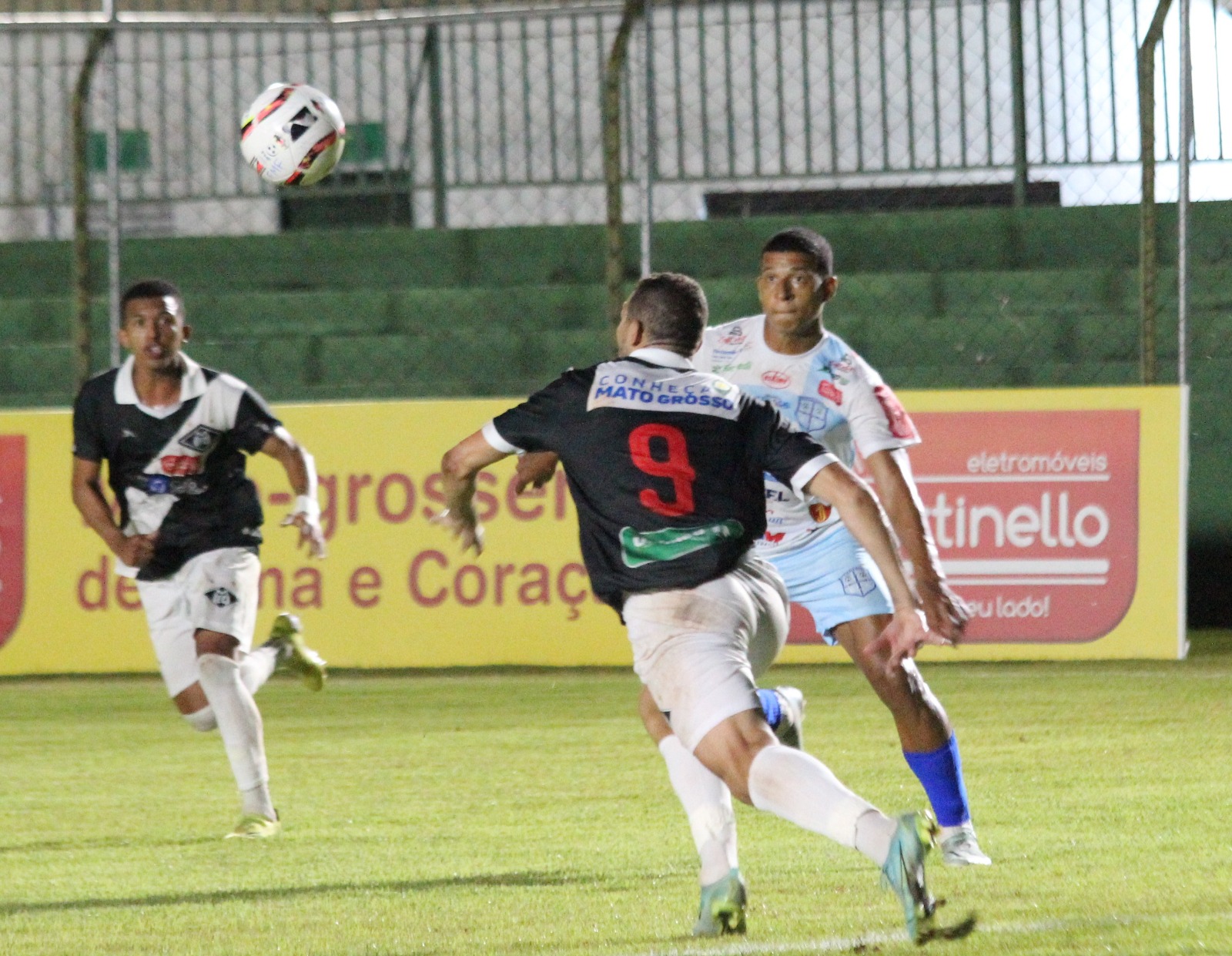 Treinador do Luverdense lamenta derrota de virada nos últimos