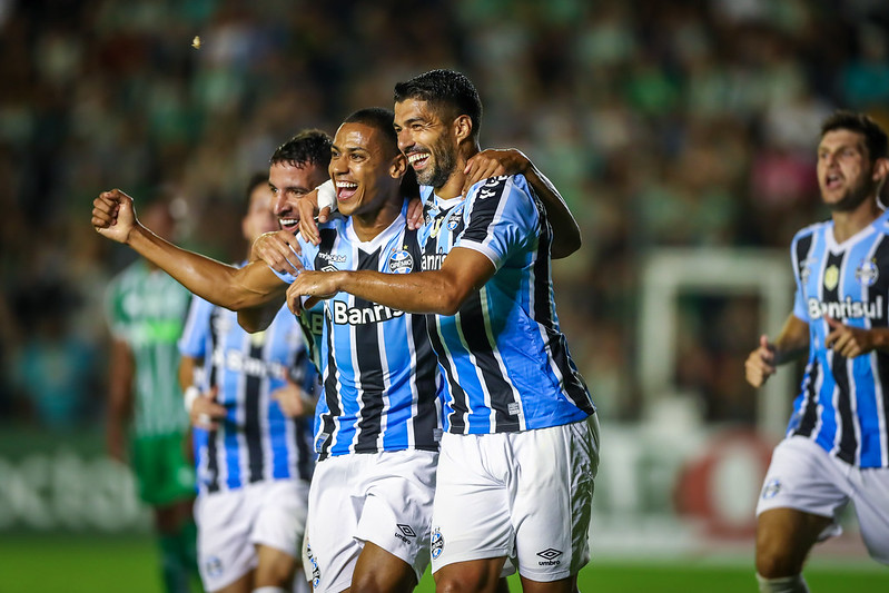 Copa do Brasil: Grêmio e Cruzeiro empatam em jogo de golaços