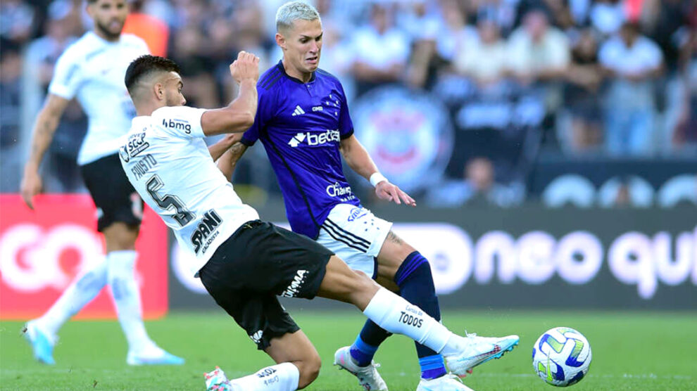 Corinthians vence o Cruzeiro novamente e vai à semi do Brasileirão