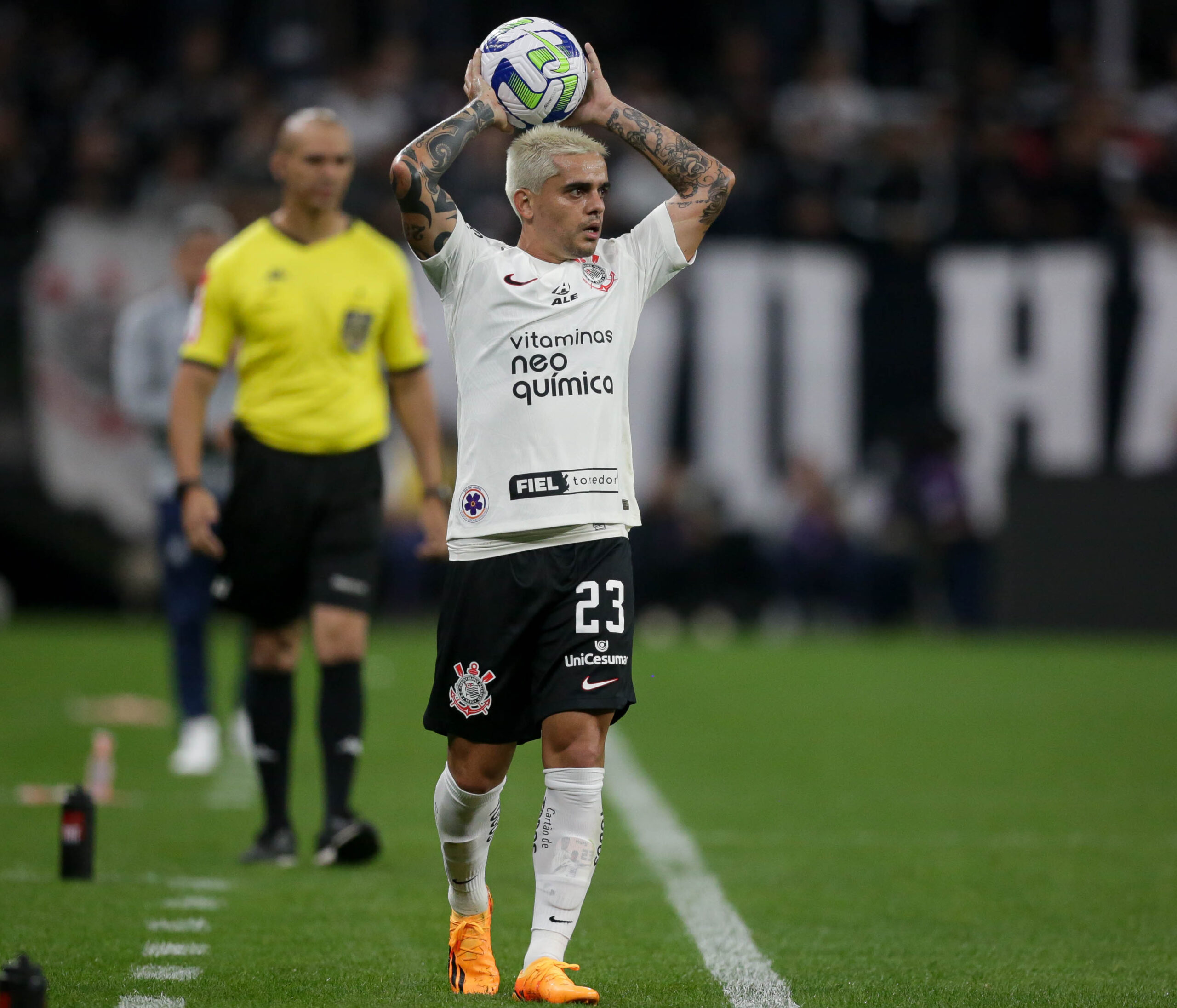 Corinthians e Grêmio empatam em jogo maluco de viradas e 8 gols em Itaquera