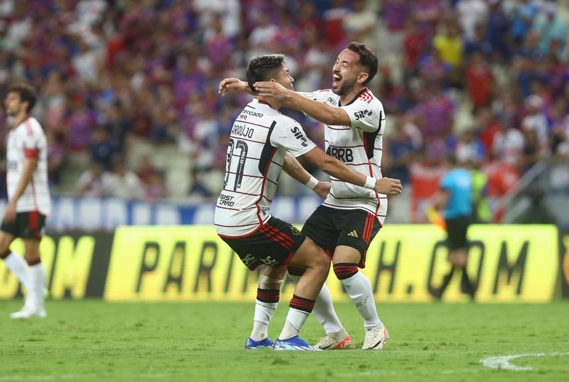 Flamengo vence o Bragantino, volta ao G-4 e mantém briga por título do  Brasileirão - Lance!