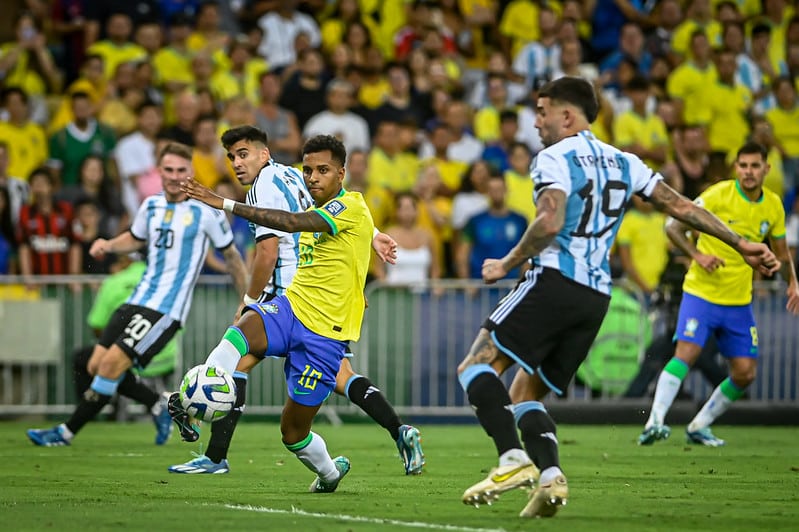 Brasil perde da Argentina no Maracanã e amarga 1ª derrota em casa