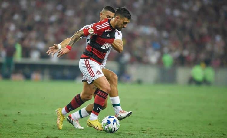 Fluminense busca empate e atrapalha Flamengo na briga pelo título do  Brasileirão – Só Notícias