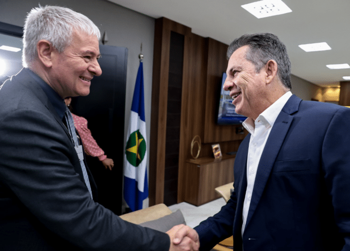 Embaixador de Israel no Brasil, Daniel Zonshine com Mauro Mendes (foto: Mayke Toscano)