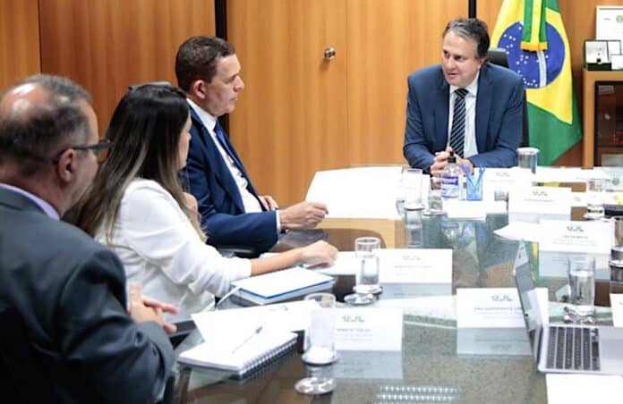 Deputado se reúne com ministro e anuncia início de estudo para câmpus de  Sinop ser Universidade Federal do Norte | Só Notícias