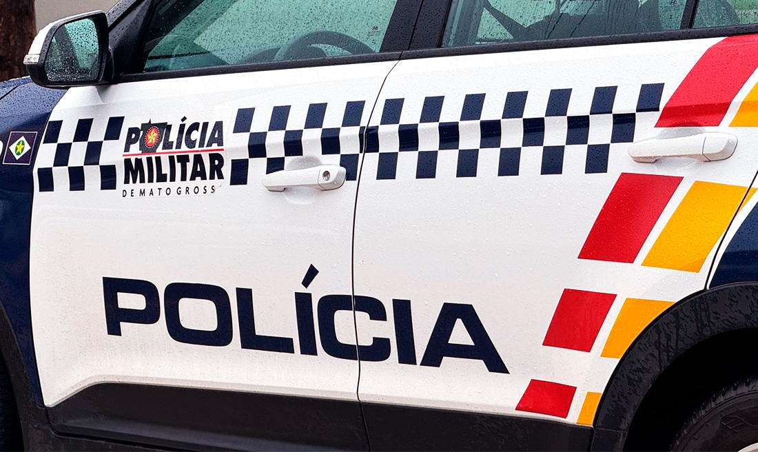 Homem é preso após crise de ciúmes e destruição em casa