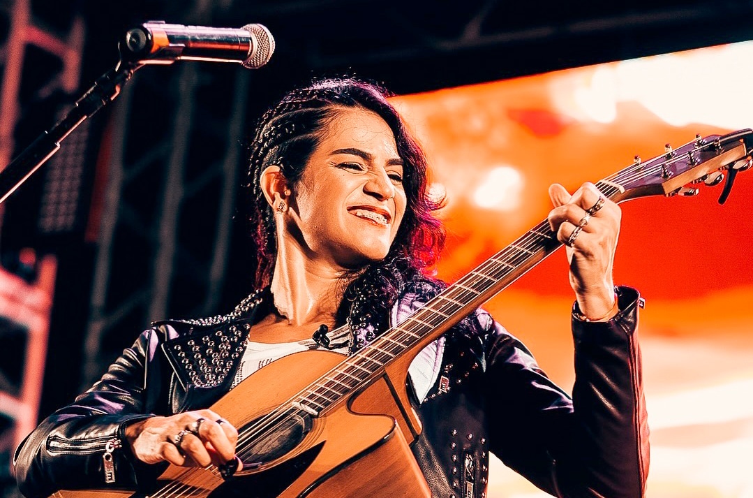 Cantora Allane anuncia saída de Sinop após lista de boicote político em MT