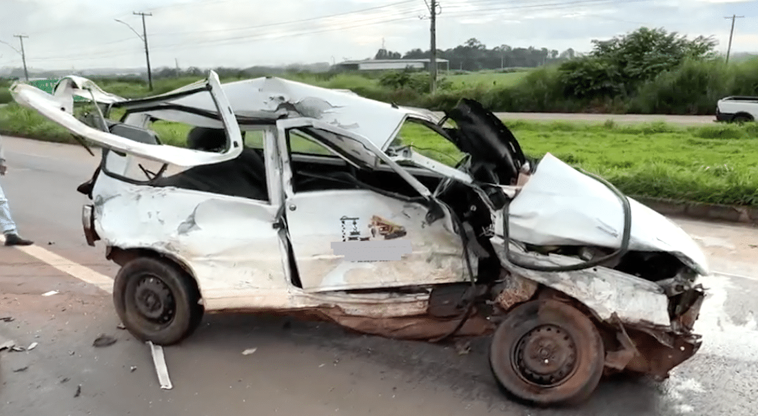 Sinop: colisão entre dois carros e carreta deixa três feridos na 163