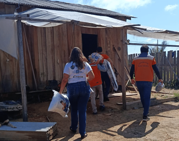 Defesa Civil entrega materiais emergenciais para famílias afetadas pela chuva em Mato Grosso