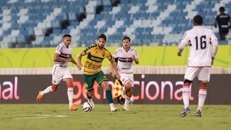 Cuiabá vence Ponte Preta e ensaia reação no Brasileiro da Série B e se afasta do rebaixamento