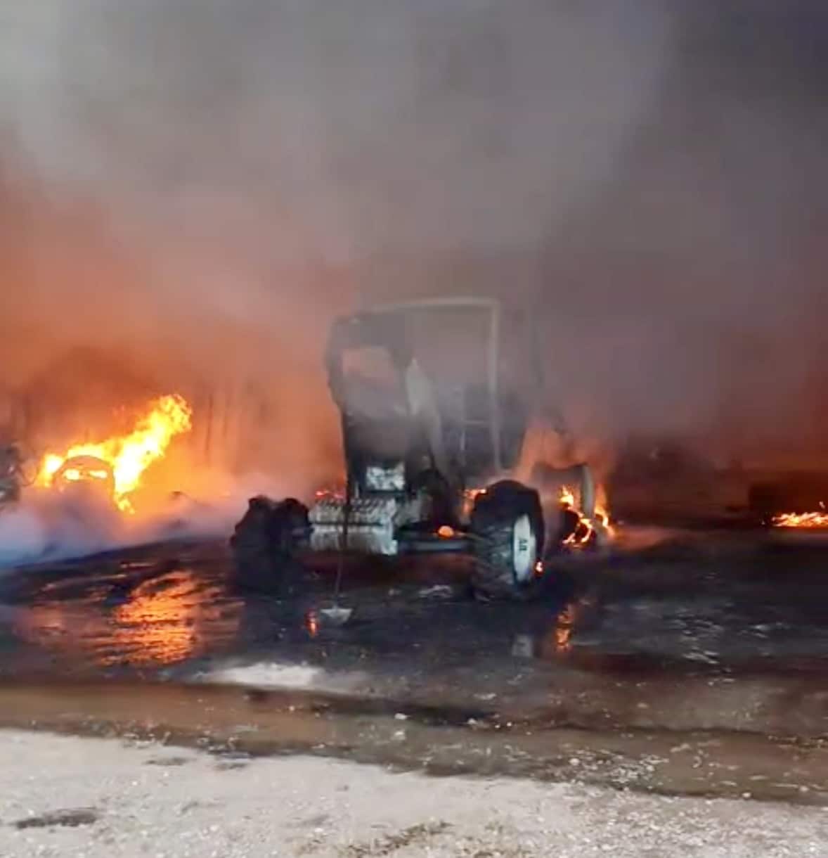Incêndio atinge maquinários, caminhão, casa e barracão em fazenda no Nortão; um ferido