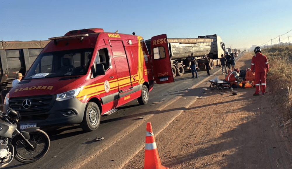 Moto Colide com Carreta na BR-163 e Deixa Ferido