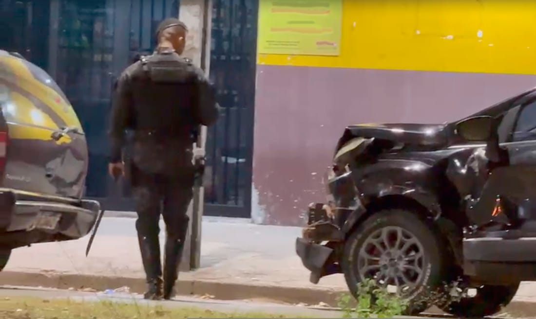 Policial à Paisana Contém Briga Após Acidente com Disparo de Advertência