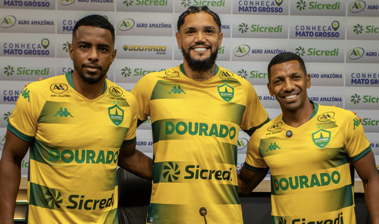 Cuiabá apresenta novos reforços e elogia estrutura do clube