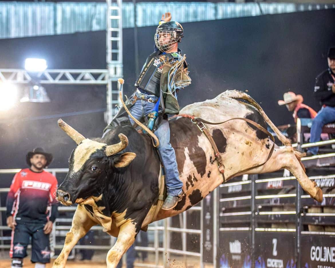 PBR em Sorriso: Cowboyada de elite disputa R$ 500 mil em prêmios
